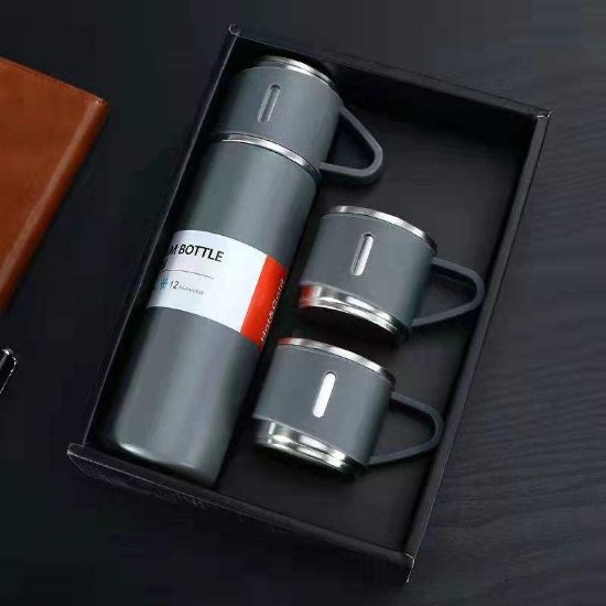 Premium Insulated Vacuum Flask with 3 Cups – 500 ml এর ছবি